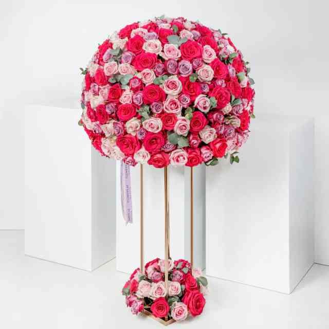365 Blush Roses Stand